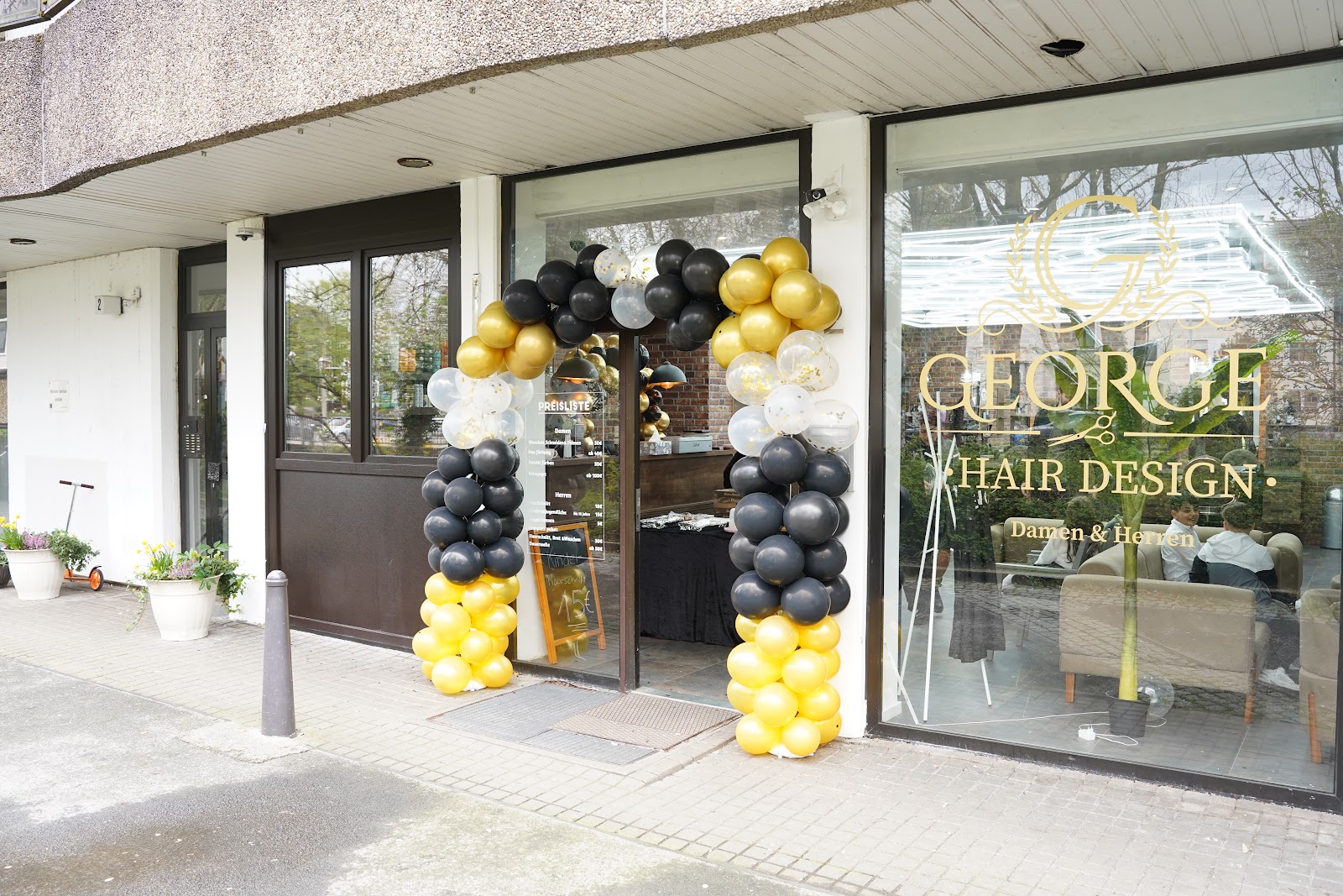 Salon-Eingang mit George Hair Design Branding